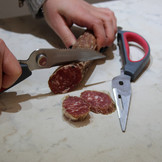 universal kitchen con salame sito.jpg