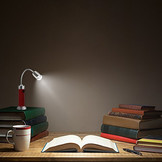 lampade con libri.jpg